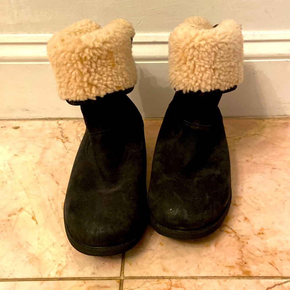 Black UGG boots ~ adjustable